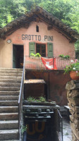 Grotto Pini food