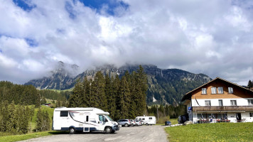 Gasthof Schneehas, Sylvia Bieri-kropf outside