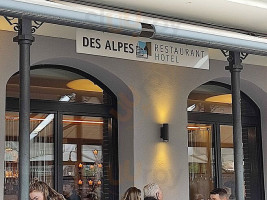 Des Alpes outside