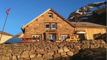 Wildhornhuette Sac Cabane Du Wildhorn Cas outside