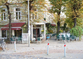 Unter den Linden outside