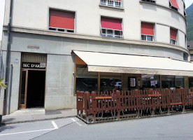 Café de la Place 'Chez Marie' outside