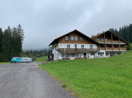 Gasthof Schneehas, Sylvia Bieri-kropf outside