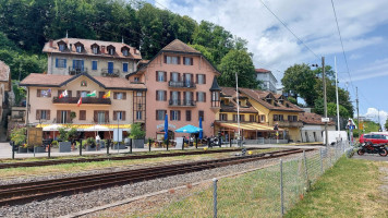 Taverne De La Tour outside