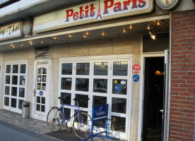 Petit Paris outside