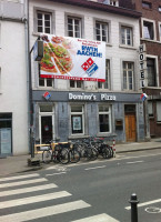 Domino's Pizza outside