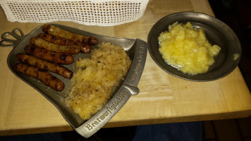 Bratwurstgloecklein Im Handwerkerhof food