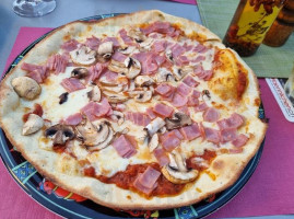 Pizzeria Grund food