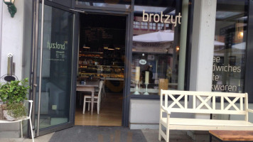 Brotzyt outside