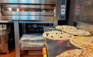 Lava Pizza Grill Und Burger food