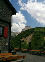 Ravensburger Hütte outside