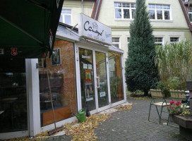 Café Canape outside