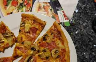 Pizza Max food