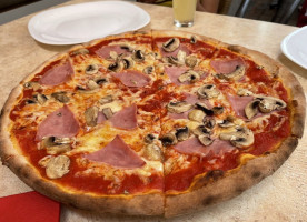 Le Fiamme Pizzeria food