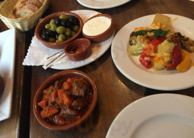 Tres Tapas food