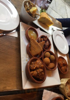 Tres Tapas food