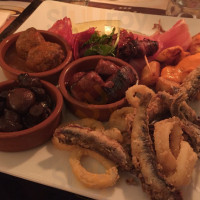 Tres Tapas food