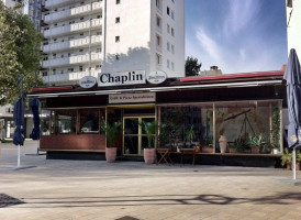 Chaplìn outside