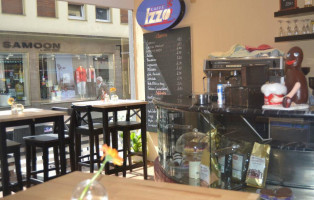 Café Izzo food