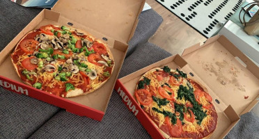 Domino's Pizza Halle Steinweg food