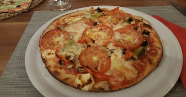 Gino Pizzeria food