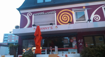 Gelato Mania outside