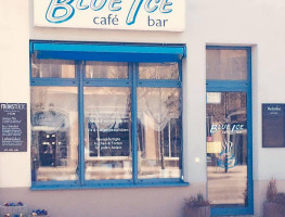 Café Blue Ice outside