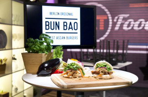 Bun Bao outside