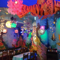 Caribbean Restaurant Roatan inside