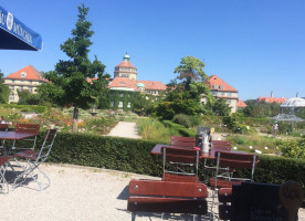 Café im Botanischen Garten inside