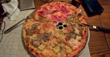 Pizzeria Svizzero food