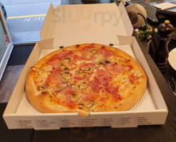 Dieci Pizza Kurier Aarau food