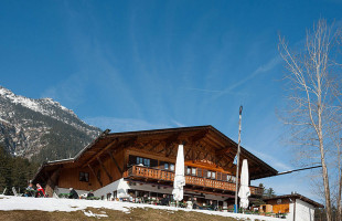 Berggasthof Almhütte outside