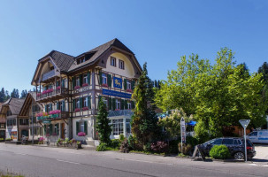 Gasthof zum goldenen Löwen & Hotel Emmental outside