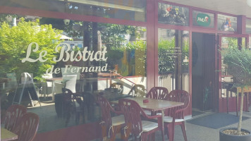 Le Bistrot De Fernand inside