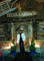 Tegia Larnags outside