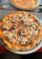 Pizzeria Taverna Italiana food