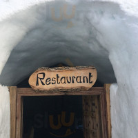 Village Des Neiges food