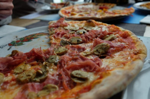 Pizzeria Luna Piccante food