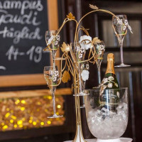 Weinhaus Neuner food