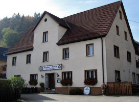 Gasthof Zum Hirschen outside