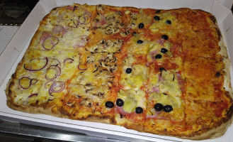 Beate Denk und Jochen Pils Pizzeria Golden-Treff food