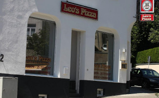 Leo`s Pizza outside