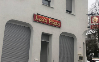 Leo`s Pizza outside