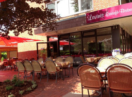 Lavinis Eiscafe outside