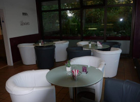 Lavinis Eiscafe inside