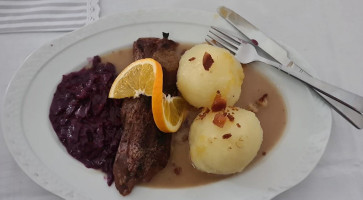 Zur Schnitzelschmiede food