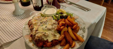 Zur Schnitzelschmiede inside