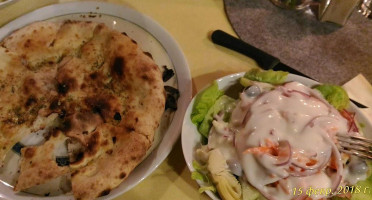 Pizzeria Piccolo Mondo inside