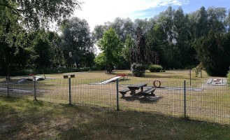 Kiosk Und Minigolf Bei Den Tennisplätzen outside